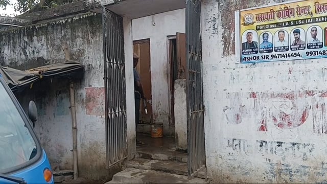 सिरदला फूल बागान चौक स्थित सार्वजनिक शौचालय का स्थिति बद से बदतर