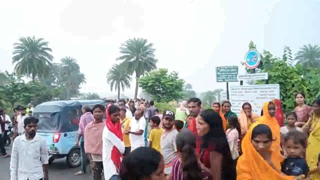 तेज रफ्तार बेकाबू ट्रक ने 27 वर्षीय बाइक सवार युवक को कुचला, मौके पर ही हुई मौत, पुलिस शव को पोस्टमार्टम हेतु भेजा 