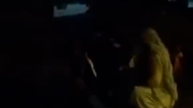 ➡️......डबल इंजन की सरकार के दावे और उन दावों की हकीकत-
यूपी के मिर्ज़ापुर में एक महिला को लेबर पेन हुआ सरकारी एंबुलेंस आई और महिला को लेकर सरकारी अस्पताल के लिए निकली
महिला के पति के मुताबिक, अस्पताल के बाहर कीचड़ था तो एंबुलेंस के ड्राइवर ने महिला को सड़क पर ही उतार दिया
इसके बाद कीचड़ के पास ही महिला ने बच्चे को जन्म दे दिया