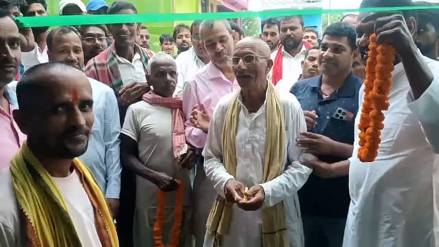 निर्दलीय प्रत्याशी मिठन यादव ने दर्जनों कार्यकर्ताओं के साथ फीता काटकर चुनाव कार्यालय का किया उद्घाटन,देखिए पूरी रिपोर्ट