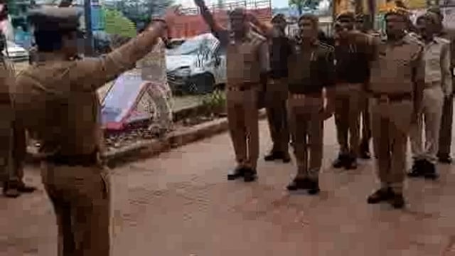 सरदार वल्लभभाई पटेल की जयंती पर रिफाइनरी थाने में sho अजय वर्मा जी ने अपने सभी साथियों को शपथ दिलाई 