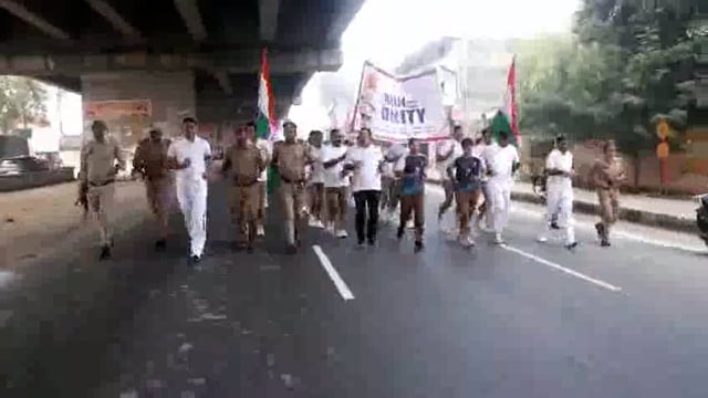 पुलिस अधीक्षक द्वारा रिक्रूट आरक्षियों/पुलिसकर्मियों के साथ थाना पिलखुवा क्षेत्रांतर्गत रन फॉर यूनिटी-2025 मैं सहभागिता 