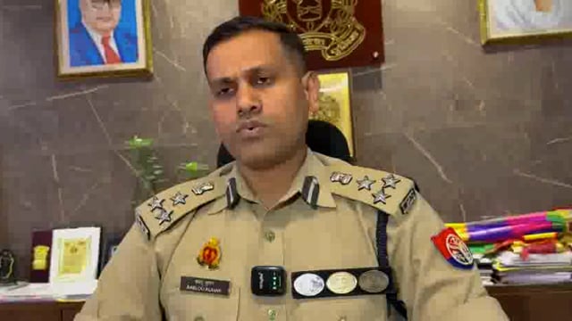 Lko Big Breaking 

संयुक्त पुलिस आयुक्त,क़ानून एवं व्यवस्था,लखनऊ द्वारा सर्राफ़ा व्यापारियों के साथ की गई गोष्टी के संबंध में दी गई बाइट...!!
