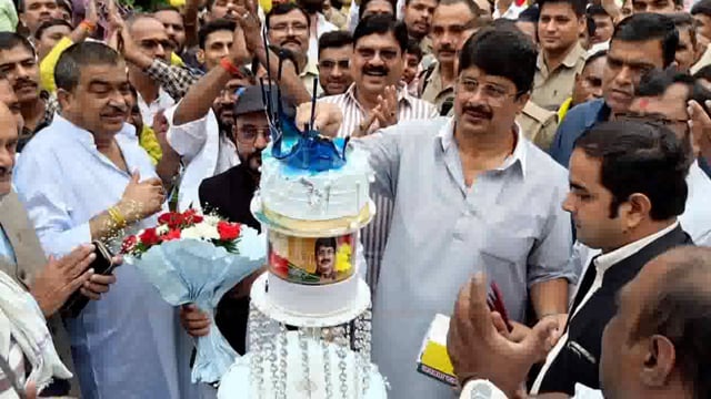 कुंडा में धूमधाम से मनाया गया कुंवर रघुराज प्रताप सिंह राजाभैया का जन्मदिन समर्थकों में ख़ुशी की लहर#latest_news 