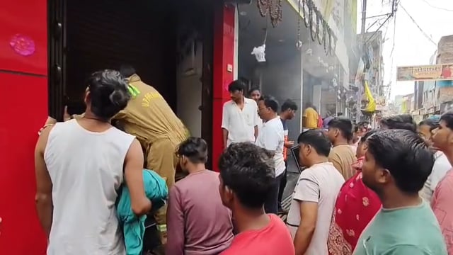 चकिया में ज्वेलरी की दुकान में लगी भीषण आग,लाखों का हुआ नुकसान,फायर ब्रिगेड की मदद से आग़ पर पाया गया काबू