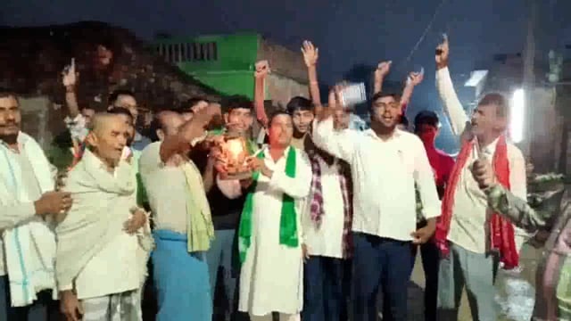 धोरैया विधानसभा के राजद प्रत्याशी त्रिभुवन प्रसाद के पक्ष में कार्यकर्ताओं ने चलाया जनसंपर्क अभियान