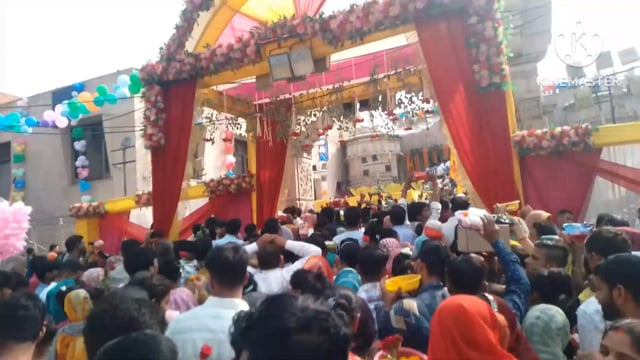 आगरा जीवनी मंडी के दरबार में बाबा श्याम का जन्मदिन बड़े ही धूमधाम के साथ मनाया गया एवं निशान यात्रा भी निकल गई