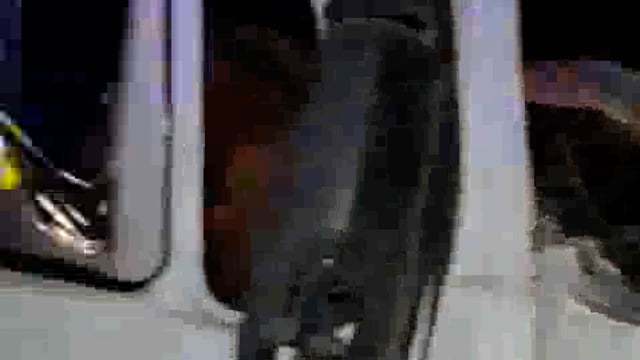 दुखद 😭😭

*✳️जोधपुर: भीषण सड़क हादसा, 18 लोगों की दर्दनाक मौत..!*
१. श्रद्धालुओं से भरी एक बस सड़क पर खड़े ट्रेलर में जा घुसी।
२. हादसे में अब तक 18 लोगों की मृत्यु की दुखद सूचना है, और 3-4 घायल हुए हैं। 
*बस में सवार श्रद्धालु जोधपुर के सूरसागर से बीकानेर के कोलायत दर्शन कर लौट रहे थे।*