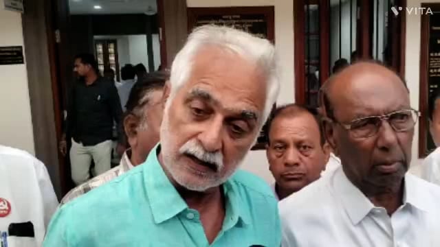 कामगार नेते डॉ उदय नारकर यांना दौलत साखर कारखाना धमकी प्रकरणाबाबत शासन योग्य ती कारवाई करेल अशी कलेक्टर यांनी निवेदन देताना दिली.