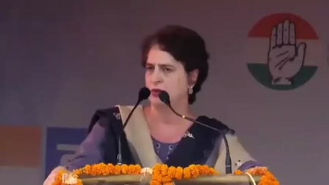 बिहार विधानसभा चुनाव में प्रियंका गांधी की जनसभा को संबोधित करते हुए ।
