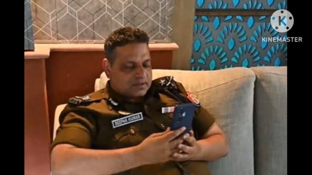 आगरा पुलिस कमिश्नरेट दीपक कुमार जी द्वारा विश्व कब विजेता क्रिकेटर दीप्ति शर्मा जी को दी गई वीडियो कॉल द्वारा बधाई