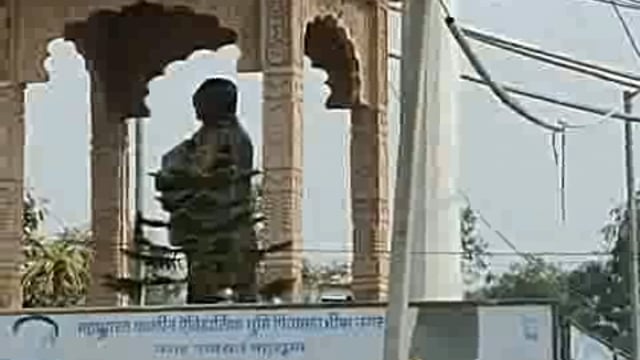 मवाना तहसील के बहसूमा नगर बाईपास पर लगे इस पोल काअब क्या प्रयोजन?