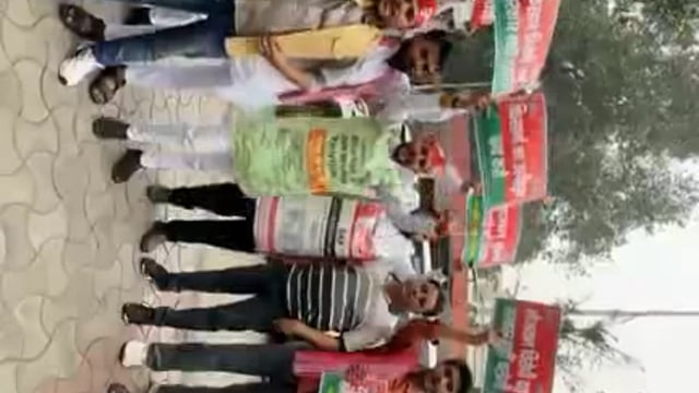 किसानों को समितियों पर खाद उपलब्ध ना होने एवं हो रही खाद की कालाबाज़ारी को लेकर समाजवादी युवजन सभा शाहजहांपुर 