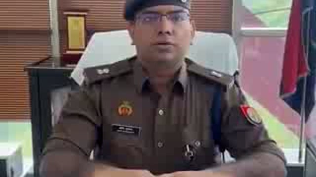 यूपी–लखनऊ के एक ज्वेलरी शोरूम से गिरवी रखा करीब ढाई किलो सोना गायब हो गया, शोरूम की कर्मचारी कोमल श्रीवास्तव पर चोरी का आरोप, कहा जा रहा है कि उसने लॉकर से धीरे-धीरे सोना निकालकर पति रितेश के साथ बेच दिया, दोनों ने उसी रकम से लोन चुकाया और प्रॉपर्टी खरीदी