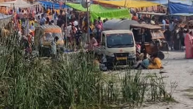 कार्तिकी पूर्णिमा पर भक्तों ने लगाई आस्था की डुबकी, देव दीपावली पर शारदा नदी पर विशाल कार्तिकी मेला