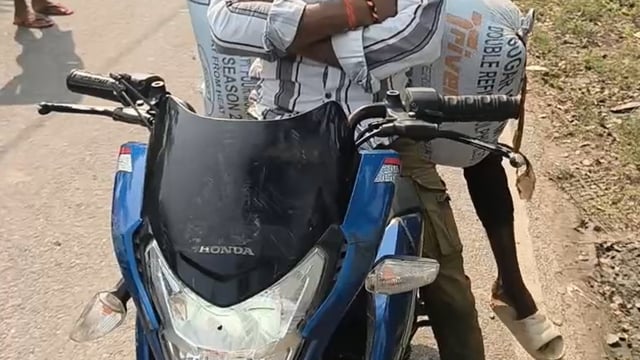 162 लीटर महुआ शराब के साथ बाइक सवार दो युवक गिरफ्तार