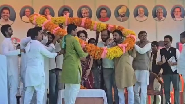 हरनाटांड़ से प्रियंका का तीखा सवाल– बिहार में उद्योगपतियों को जमीन, गरीबों को कब मिलेगा अधिकार