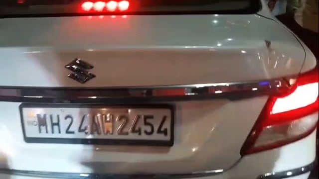 शहर पोलीस ठाण्यासमोर ट्रकच्या धडकेत कारचे नुकसान