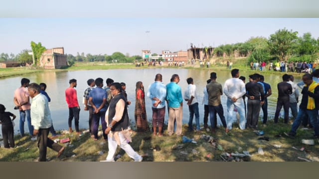 बाघराय थाना क्षेत्र के शकरदहा में विद्यालय से शौच के लिए गया किशोर तालाब में डूबा मौत से मचा परिजनों में कोहराम,