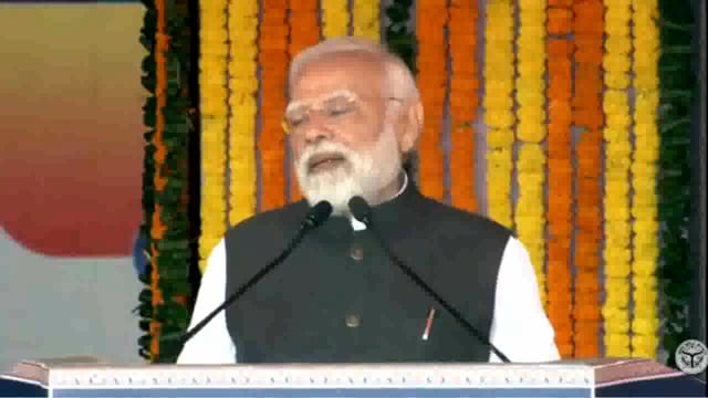 ➡️.......आज काशी में अच्छे अस्पताल और अच्छी सड़कों पर काम हो रहा है, हमारा प्रयास है बनारस आना और बनारस की सुविधाओं को जीना एक खास अनुभव बने