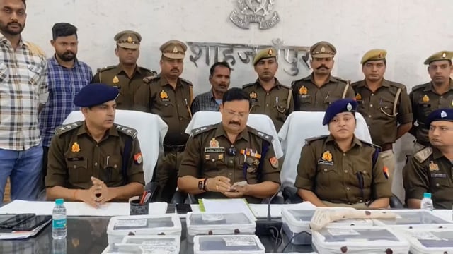 Shahjahanpur : थाना कोतवाली क्षेत्र में पकड़ी गई अवैध तमंचा फैक्ट्री...एक अभियुक्त गिरफ्तार