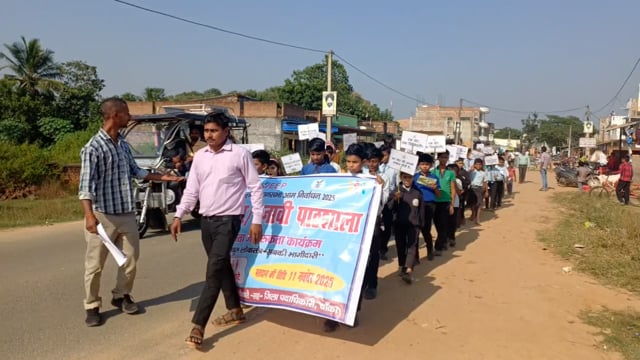 एनजीओ द्वारा संचालित न्यू लाइट फाउंडेशन स्कूल भैरोगंज के डायरेक्टर दशरथ यादव के नेतृत्व में बच्चों ने निकाली मतदाता रैली