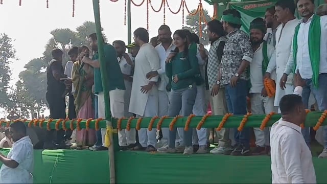 सिरदला में तेजस्वी यादव ने चुनावी सभा को किया संबोधित