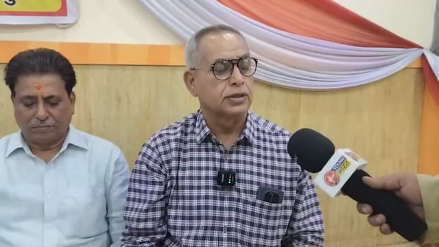 भगवान झूलेलाल जी के अपमानजनक बयान पर सिंधी समाज में रोष, शाहजहांपुर में प्रेस कॉन्फ्रेंस कर जताया विरोध 

सिंधी समाज शाहजहांपुर की ओर से रविवार को एक प्रेस कॉन्फ्रेंस का आयोजन किया गया, जिसकी अध्यक्षता प्रकाश कलानी (अध्यक्ष) ने की। इस दौरान रायपुर (छत्तीसगढ़) निवासी अमित बघेल के भगवान झूलेलाल जी के प्रति दिए गए आपत्तिजनक वक्तव्य की तीखी निंदा की गई।