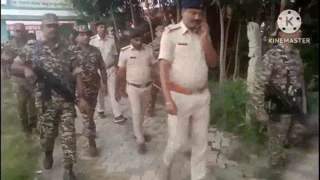 विधानसभा चुनाव भयमुक्त वातावरण में संपन्न कराने को लेकर फुल्लीडुमर पुलिस एक दर्जन से ज्यादा गांव में चलाया फ्लैग मार्च 