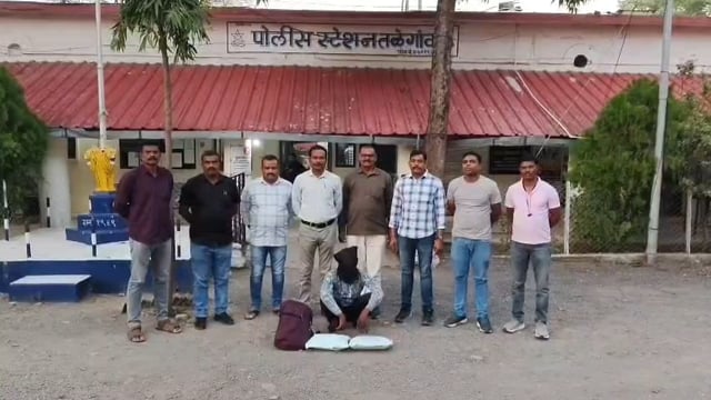 स्थानिक गुन्हे शाखा व  तळेगाव दशासर पोलिसची २ किलो अवैध गांजा बाळगणा-यावर कारवाई 