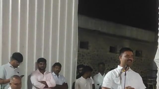 स्वाभिमानी विकास आघाडीच्या बैठकीमध्ये बोलताना युवा नेते प्रशांत पाटील