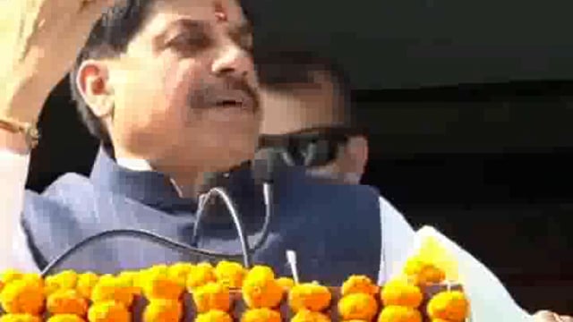 ➡️......मुख्यमंत्री डॉ मोहन यादव ने कल बिहार में जनसभा को किया संबोधित, कांग्रेस पे जमकर बरसे मुख्यमंत्री डॉ मोहन यादव,कांग्रेस के नेता को समझ में ही नहीं आता है कि चुनाव होता कैसे है?*
*मैं आज मध्यप्रदेश से बिहार चुनाव में NDA के अपने प्रत्याशी के लिए आपके बीच संवाद करने आया हूं।*
*राहुल गांधी को भी यहीं होना चाहिए था, लेकिन वे तो मध्‍यप्रदेश के पचमढ़ी में छुट्टियां मना रहे हैं। यही तो उनका कर्म है...*