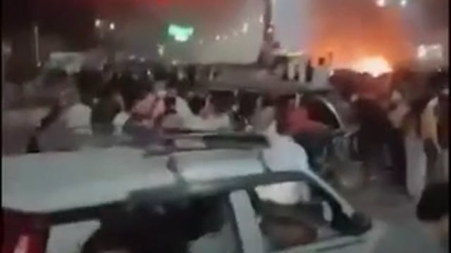 बड़ी खबर : लालकिले के पास धमाके से दहल गई दिल्ली, कारों के परखच्चे उड़े, कई लोग घायल#latest_news 