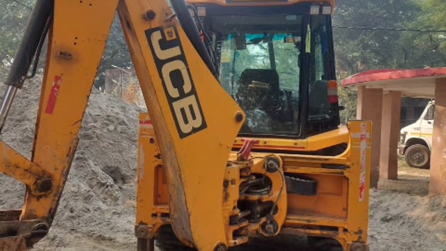 MANT- सुरीर थाना क्षेत्र में ए, आर,टी,ओ -नीतू सिंह,,की बड़ी कार्यवाही, तीन वाहन किये सीज,,