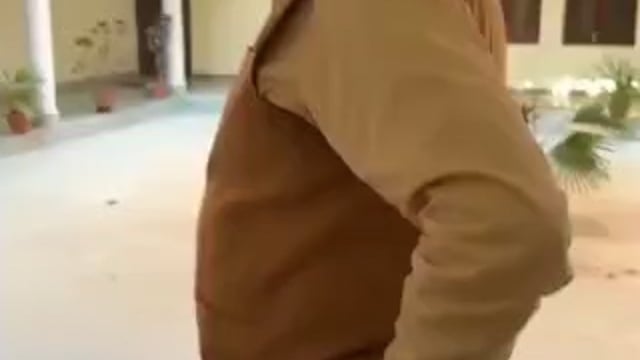 सिद्धार्थनगर: अपना दल S MLA विनय वर्मा का वीडियो वायरल PWD अधिकारी को चप्पल से मारने और चौराहे पर नंगा घुमाने की दी धमकी