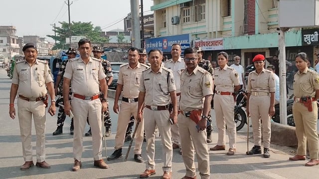 एक ओर पिंक बूथ की चमक, दूसरी ओर विकास की मांग — चंपारण में लोकतंत्र के दो रंग