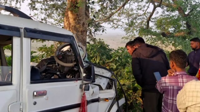 पर्वतपुर गांव के समीप तेज रफ्तार बोलेरो की पेड़ से हुई भीषण टक्कर, हादसे में तीन युवको की दर्दनाक मौत दो की हालत गंभीर