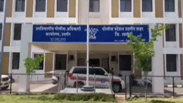 फुले नगर येथे शहर पोलिसांनी देशी दारू केली जप्त,एकावर गुन्हा दाखल