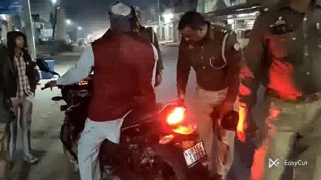 थाना बहसूमा पुलिस द्वारसुरक्षा के मध्य नजर जबरदस्त चेकिंग अभियान एवं यातायात नियमों का पालनपुर करने हेतु जानकारी दी 