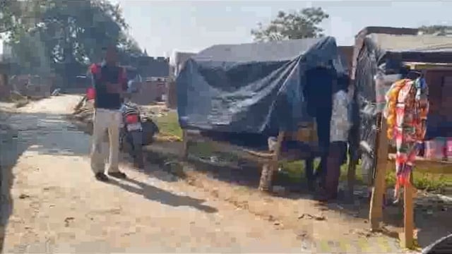 Bahraich...  तहसील महसी में वन विभाग की टीम द्वारा किया गया लोगों को जागरूक लाउडस्पीकर के जरिए वन्यजीव ग्रामों का 