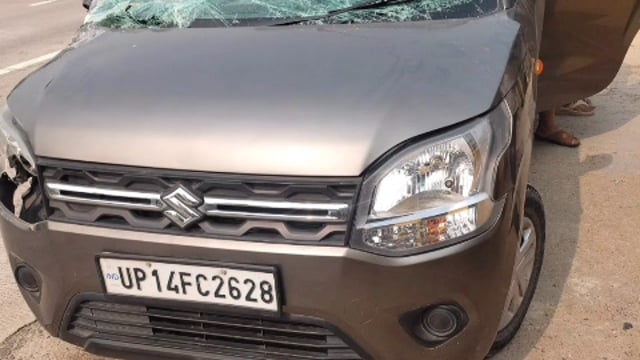 MANT- यमुना एक्सप्रेस वे पर हादसा,नींद की झपकी बनी वजह,चार लोग घायल,,