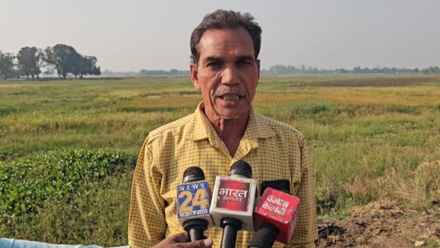 “चकबंदी पर किसानों का विरोध — बोले, फसल बर्बाद हुई तो करेंगे आत्महत्या; ADM बोले, कोर्ट के आदेश पर हो रही कार्रवाई।”