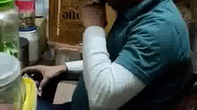 तहसील मवाना की बहसूमा नगर पंचायत में स्ट्रीट लाइट का हाल 4 दिन पहले ही मेन मार्केट की दुकानों में हुई थी चोरी