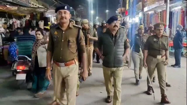 दिल्ली में हुए बम विस्फोट के बाद पुलिस अधीक्षक ने टीम के साथ में बाजारों में जागरूकता फैलाने के लिए चेकिंग अभियान चलाया 