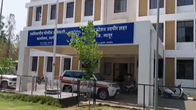 छत्रपती शिवाजी महाराज चौकातून ऑटोत बसून घराकडे जाणाऱ्या व्यक्तीचे मोबाईल पळविले