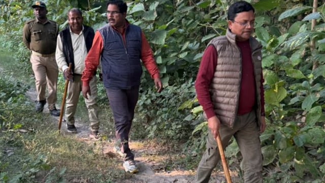 Bahraich.. ब्रेकिंग न्यूज़ जनपद बहराइच से बड़ी खबर आ रही है जी हां  वन विभाग टीम के साथ  वनविभाग के रेंजर मोहम्मदसाकिब भ