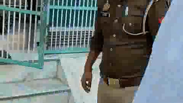 तहसील मवाना के थाना बहसूमा में पानी की टंकी वाली मस्जिद में जुम्मे की नमाज के वक्त एस आई शुभम त्रिपाठी कर्मठ ईमानदारी से