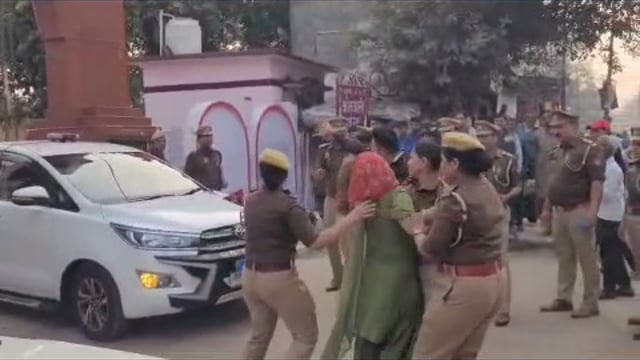 MANT- बुलंद शहर के,खुर्जा नगर कोतवाली में गैंगरेप पीड़िता ने डी,आई,जी से लगाई,न्याय की गुहार,,