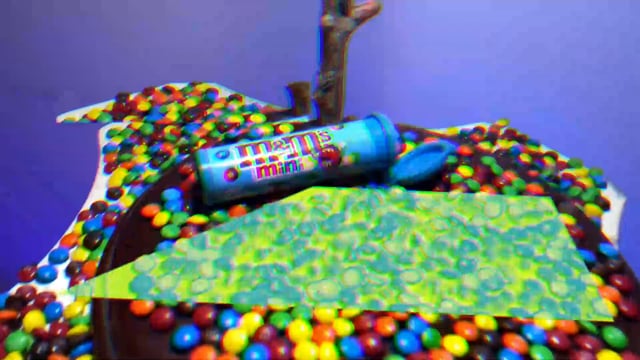 Video M & M Change by Alex Aparicio