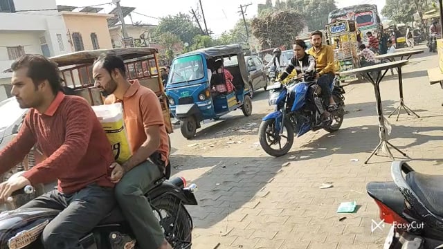 तहसील खतौली में लग रहा है जाम जानसठ रोड पर रोजाना आम जनता हो रही है परेशान कुछ भी नहीं हो रहा है समाधान